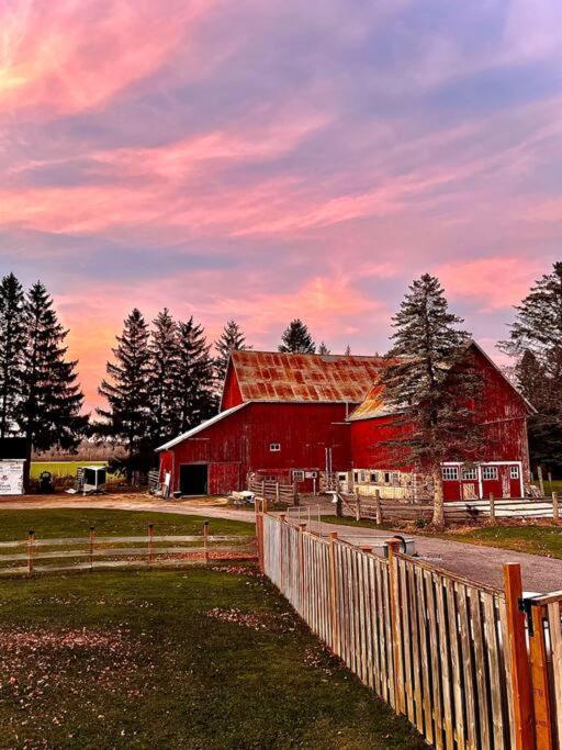 The Barns Of Brighton Near Prince Edward County Exteriör bild
