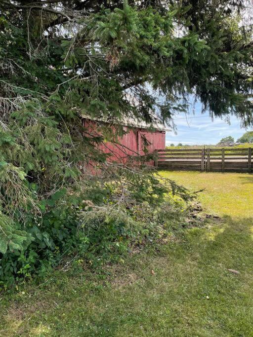 The Barns Of Brighton Near Prince Edward County Exteriör bild